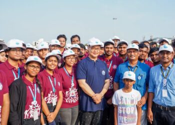 Minister Kiren Rijiju participated in beach clean-up on World Oceans Day