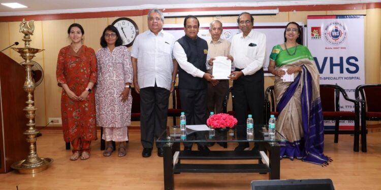 Rotary donates Rs 5 lakhs for cataract surgery