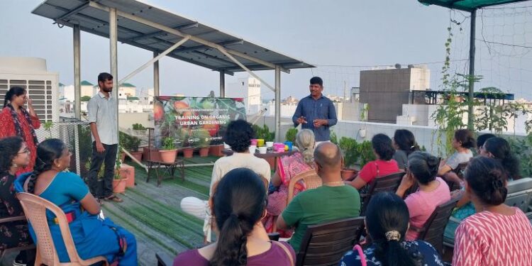 Workshop on organic rooftop garden at Valmiki Nagar