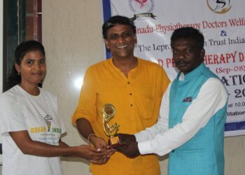 Winners of Quiz, bag expensive prizes