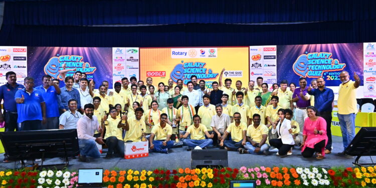 Winners of Quiz, bag expensive prizes