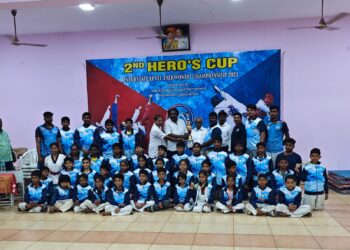 Winners of Quiz, bag expensive prizes