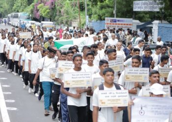 Winners of Quiz, bag expensive prizes