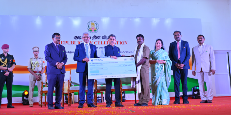 Neighbourhood auto-driver recognised by Governor