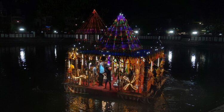 Devotees throng Marundeeswarar temple as Panguni Uttiram fest concludes
