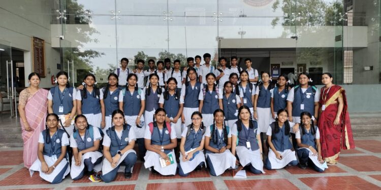 Live Biology Classes at Medical College