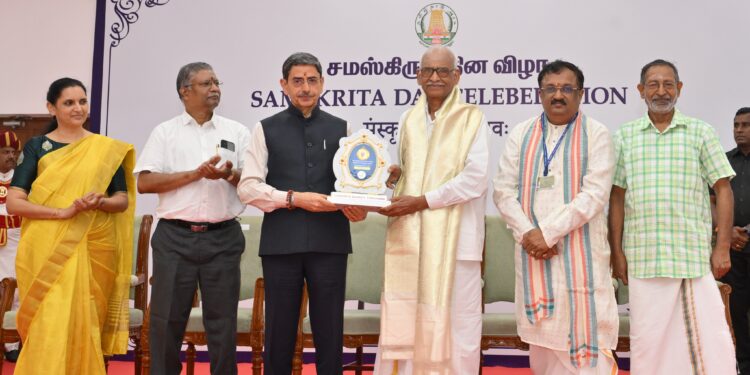 Sanskrit scholars felicitated on Sanskrit Day