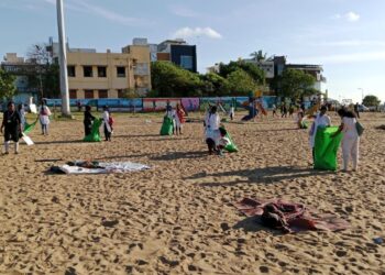 Urbaser Sumeet and students lead the ‘Change for cleaner beaches’