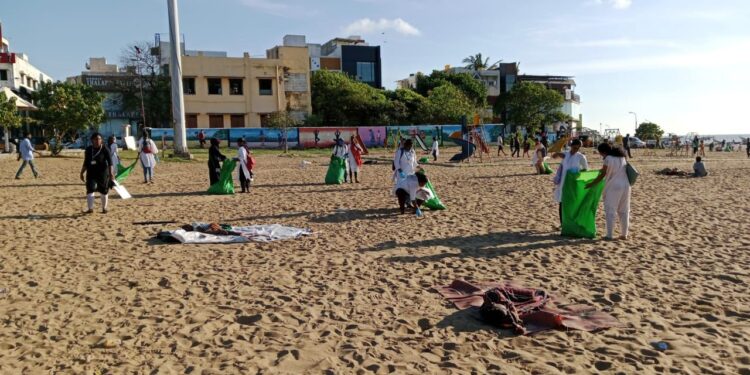 Urbaser Sumeet and students lead the ‘Change for cleaner beaches’