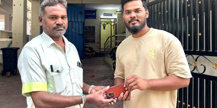 Urbaser Sumeet’s employee returns lost iPhone 15