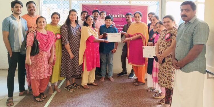 Vanitha Vedhi organises blood donation camp