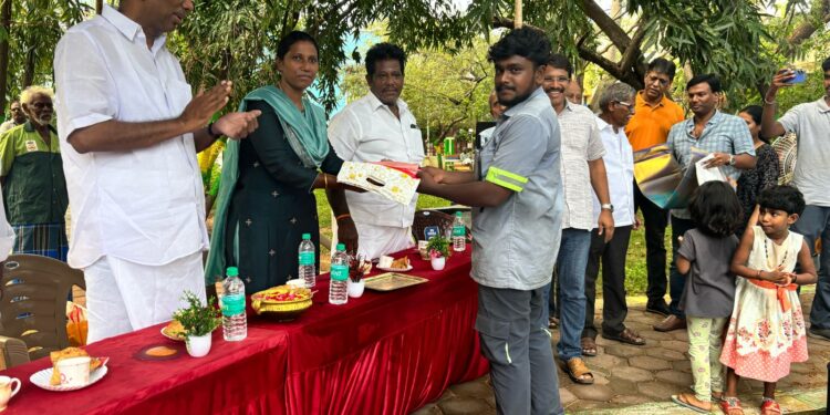 Kamaraj Nagar West residents honour civic workers