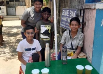 Kids beat summer boredom with refreshing drink stall