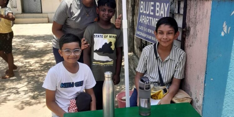Kids beat summer boredom with refreshing drink stall