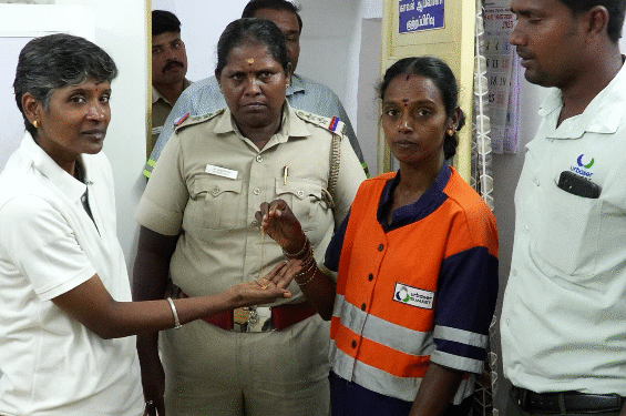 Urbaser Sumeet Worker Finds and Returns Lost Gold Chain at Marundeeswarar Temple